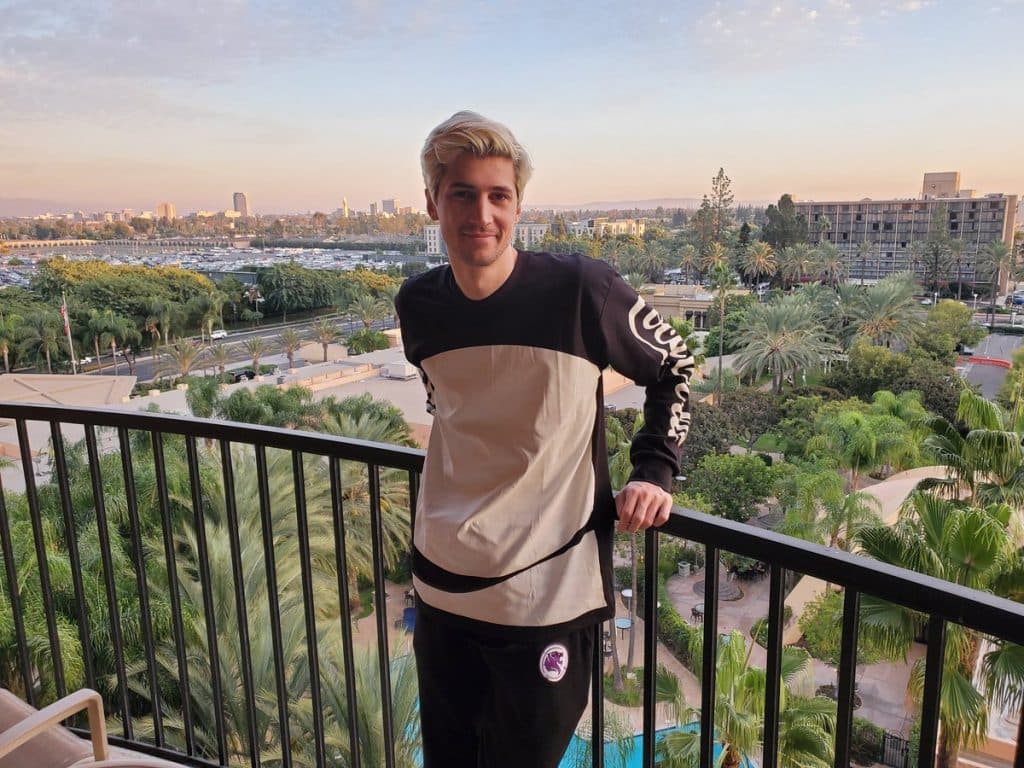 xQc posing on a balcony. 