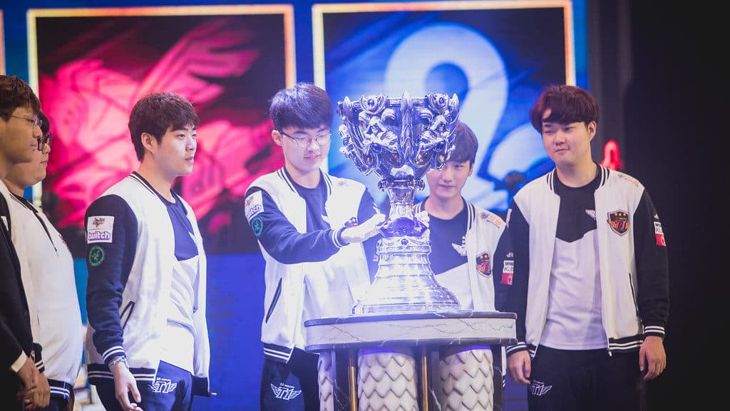 Faker with the Summoner's Cup.