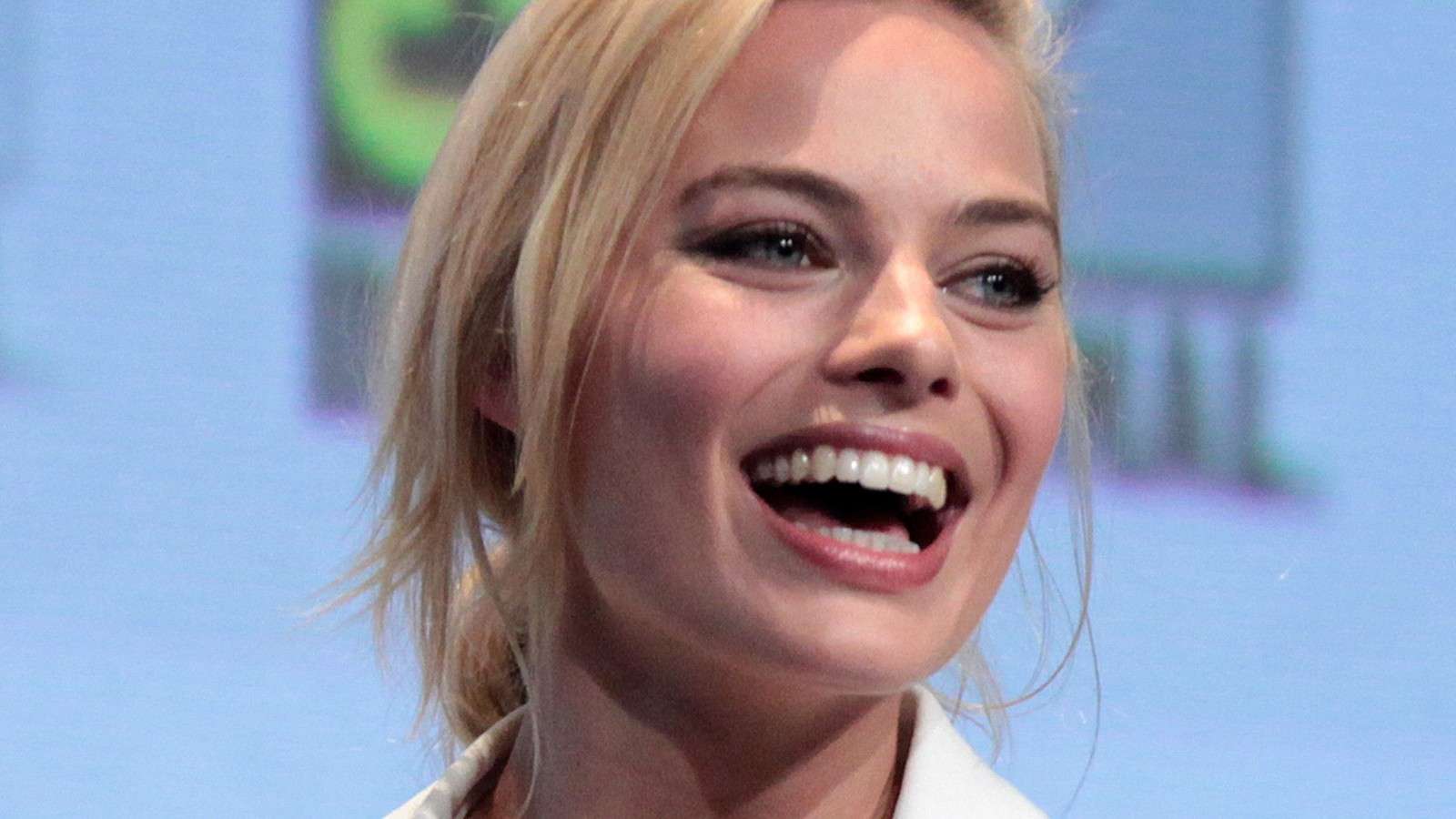 margot robbie at san diego comic con