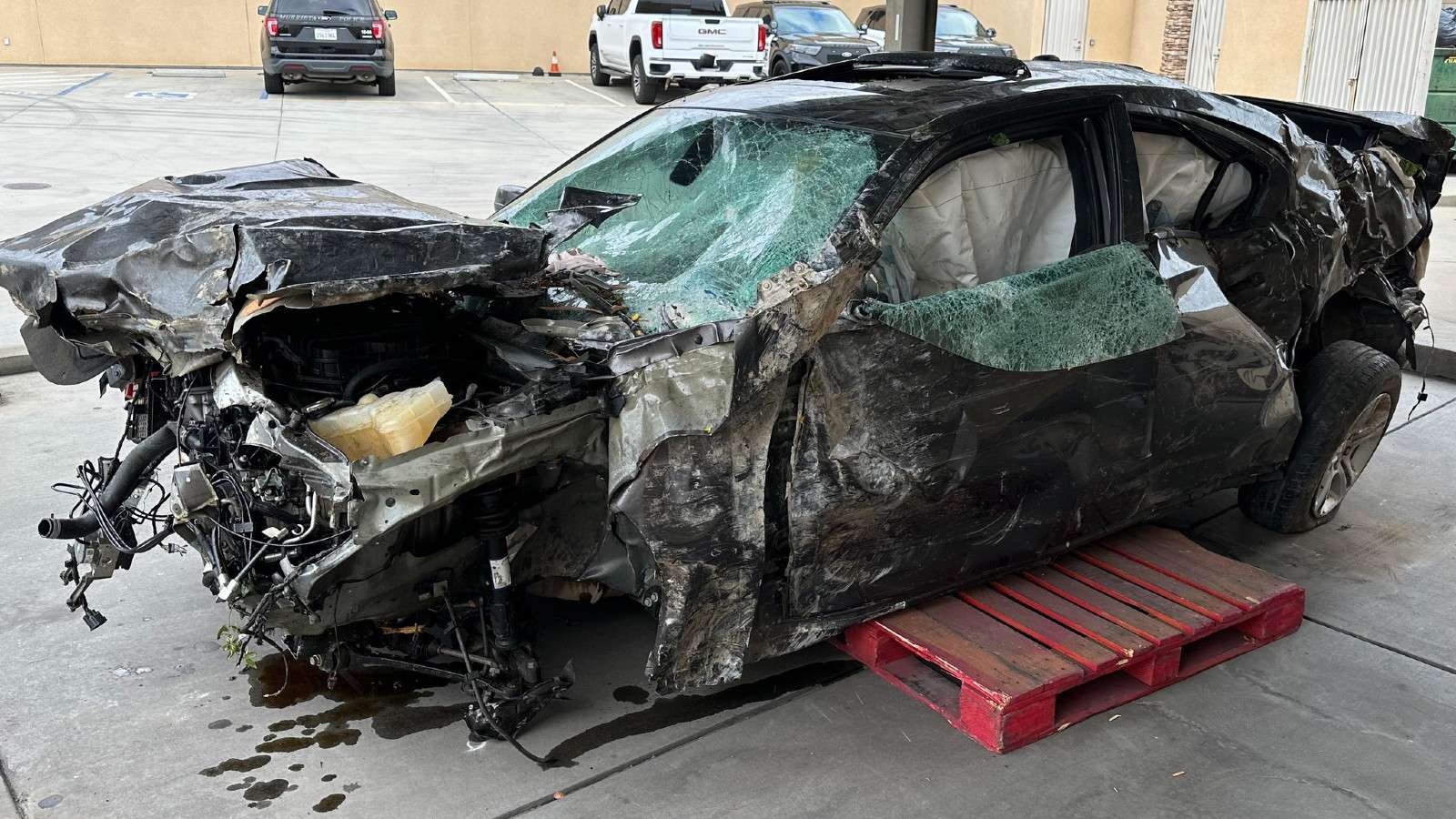 Magic Card Thieves Crash Getaway Car Into House In Wild End To California Police Chase Dexerto 