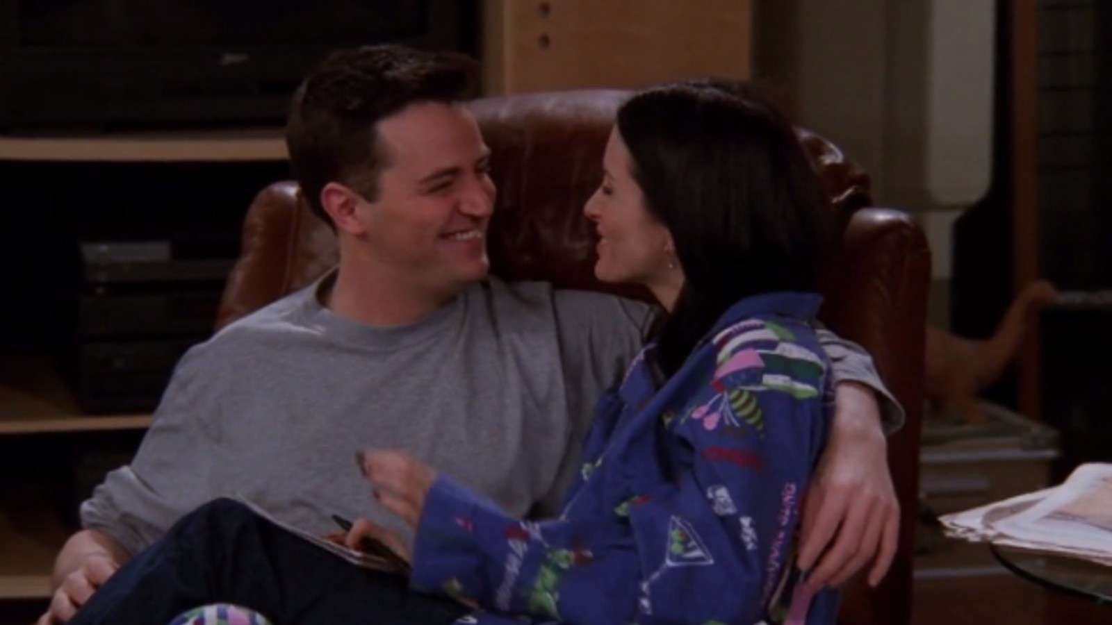 Matthew Perry and Courteney Cox in Friends