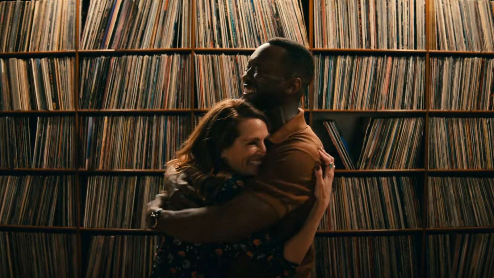 Julia Roberts and Mahershala Ali in Leave the World Behind