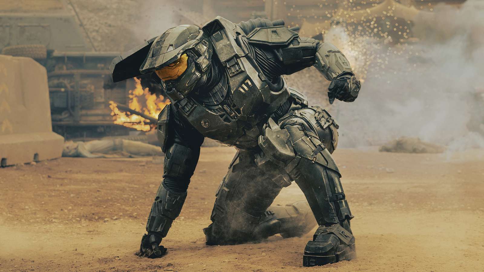 Master Chief kneeling in Paramount+'s Halo.