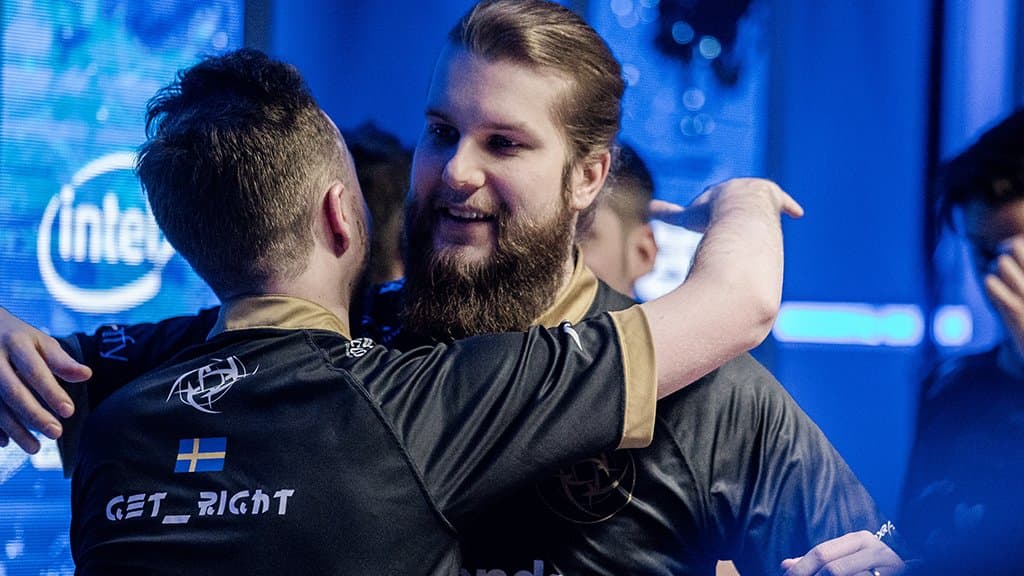 f0rest and GeT_RiGhT hugging
