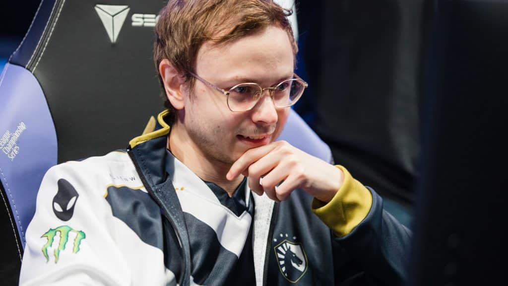 Jensen sitting on LCS 2021 Summer stage looking at Team Liquid fall out of LCS standings.