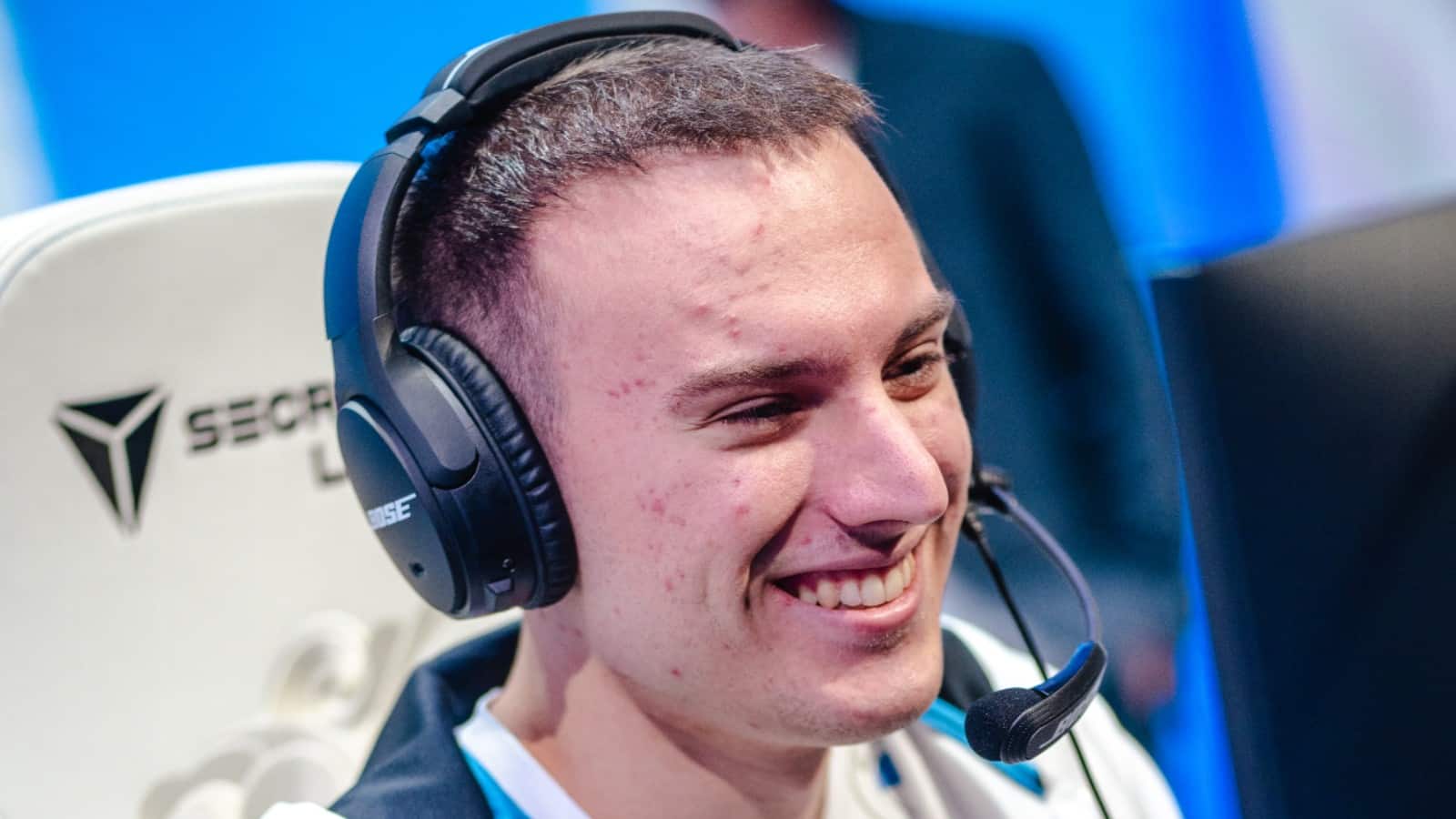 Cloud9's Perkz playing on Day 1 of Worlds 2021