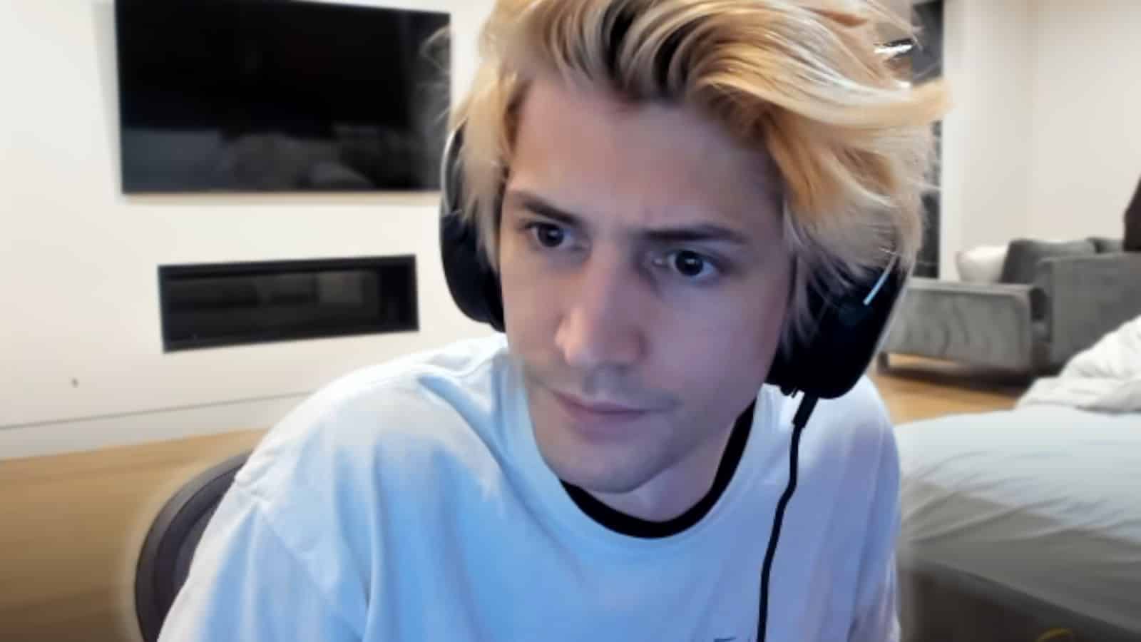 xQc loads up his Twitch stream.