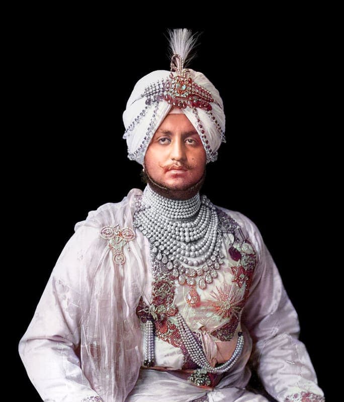 Emma Chamberlain wears Maharaja of Patiala's necklace at Met Gala 2022,  netizens say 'stolen choker