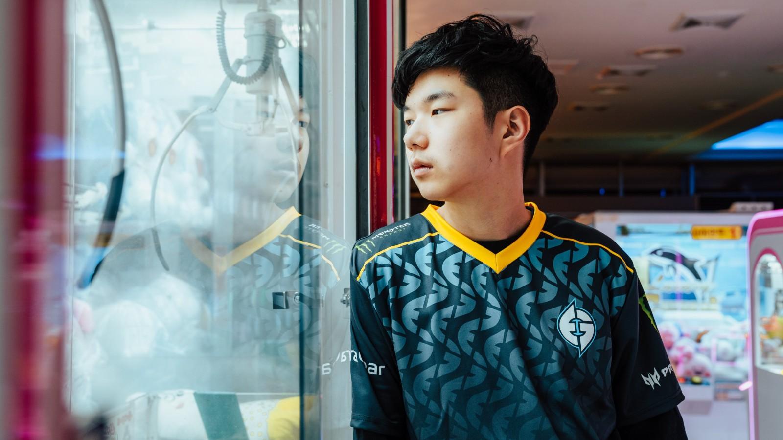 League of Legends Trash Talk: MSI 2019 - Player of Team G2 Esports claims  to crush Faker, and the boss laughs with tears because all practice match  lose - Not A Gamer