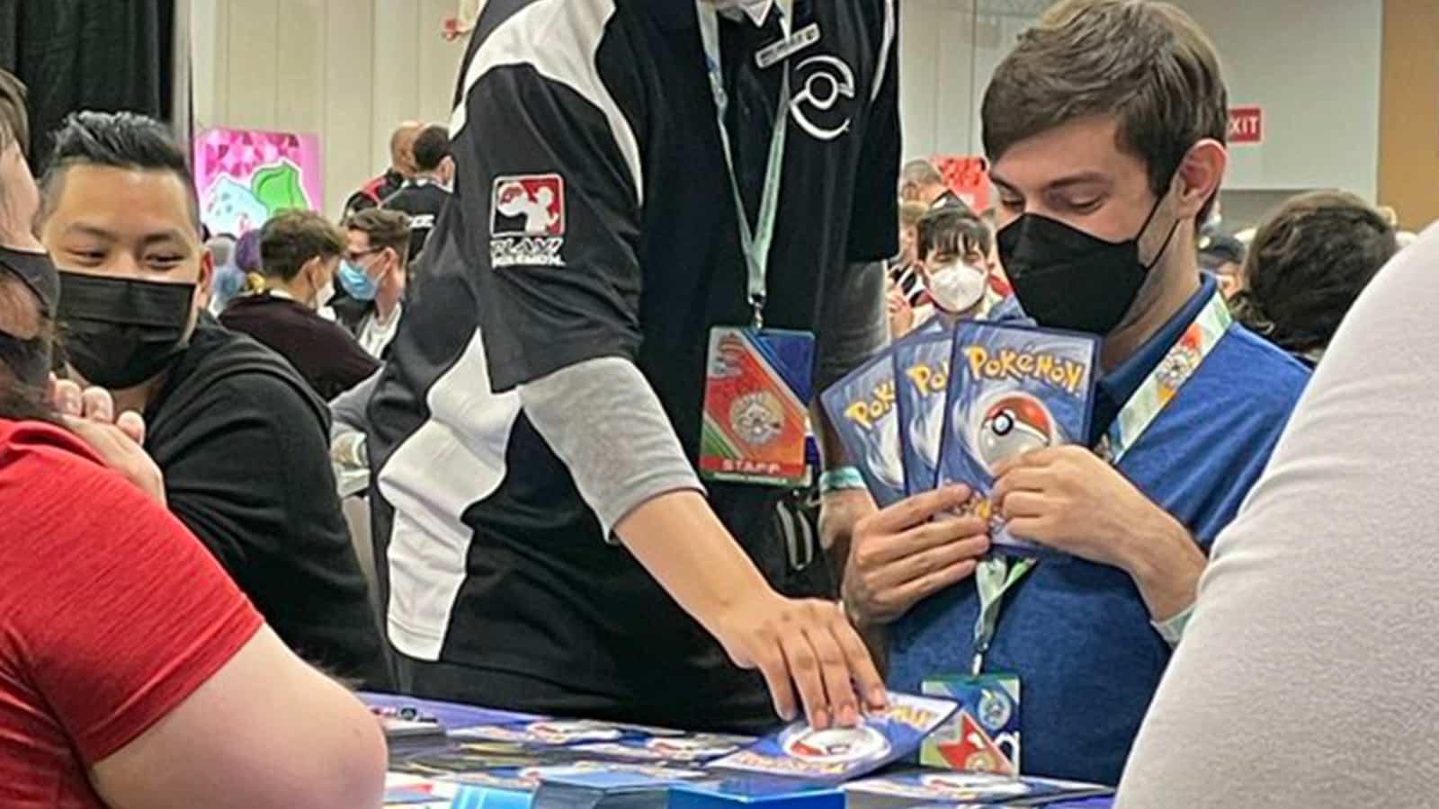 Pokémon TCG player enters US tournament with super-sized deck of