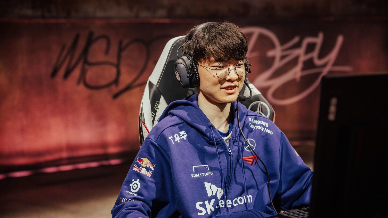 Faker to T1 teammates: You guys did a great job. From the bottom