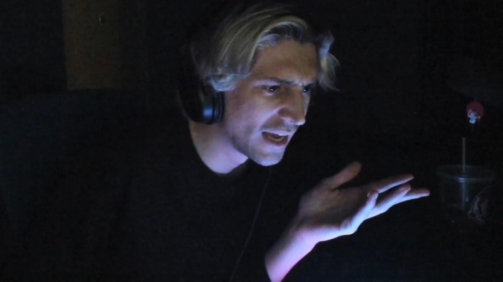 Xqc goes offline early as Adept bangs the door : r/LivestreamFail