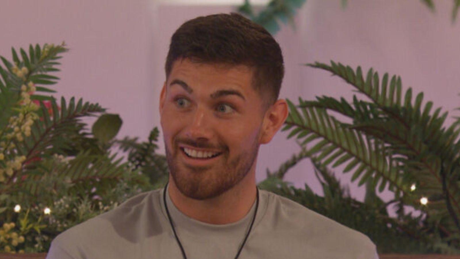 Love Island fans find ironic trend in Scott’s USA elimination Dexerto