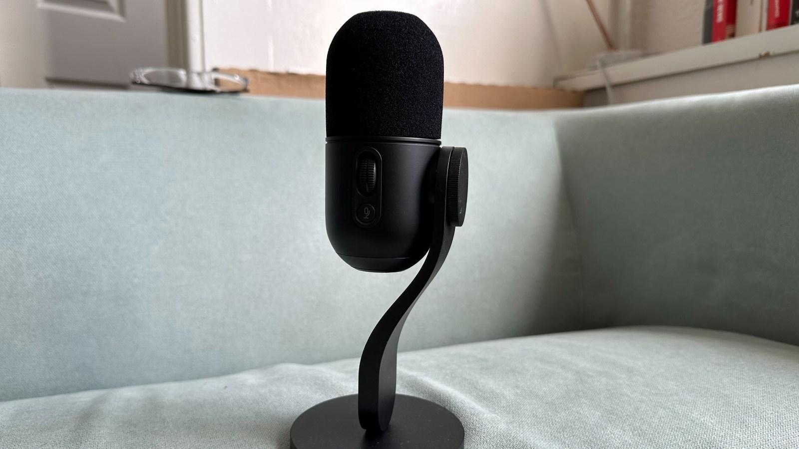 Logitech Yeti GX microphone review: Feeling blue - Dexerto