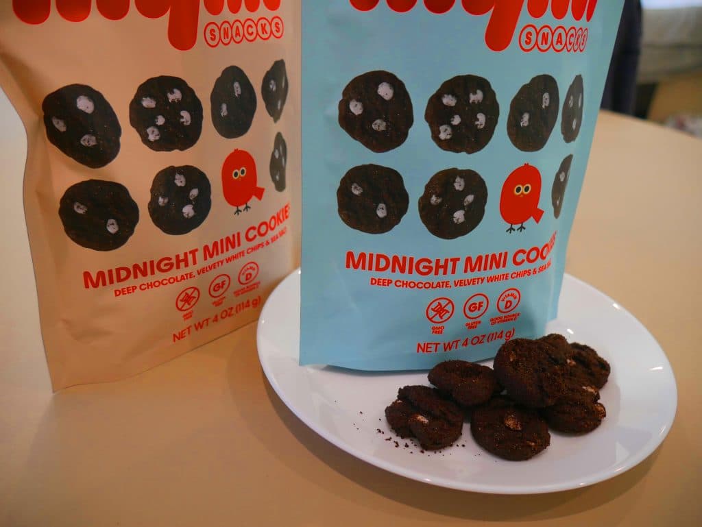 Pokimane-myna-snacks-midnight-mini-cookies-review-1