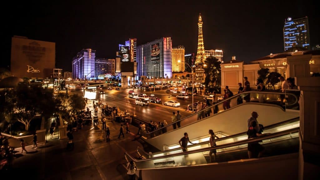 New Las Vegas Strip Law Threatens Jail Time for Walkers Who Stop