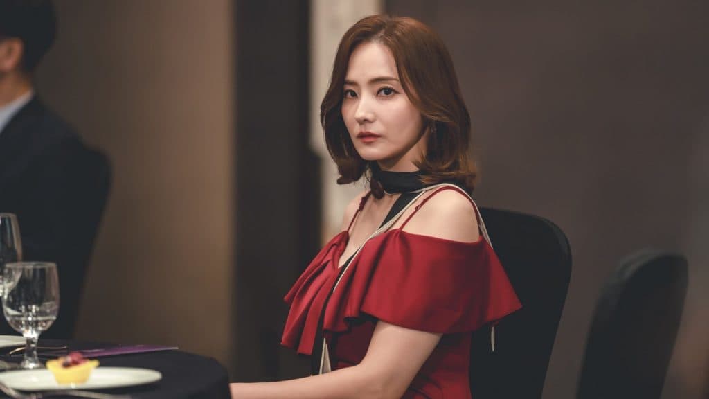 Han Chae-young in Scandal K-drama as Jeong-in.