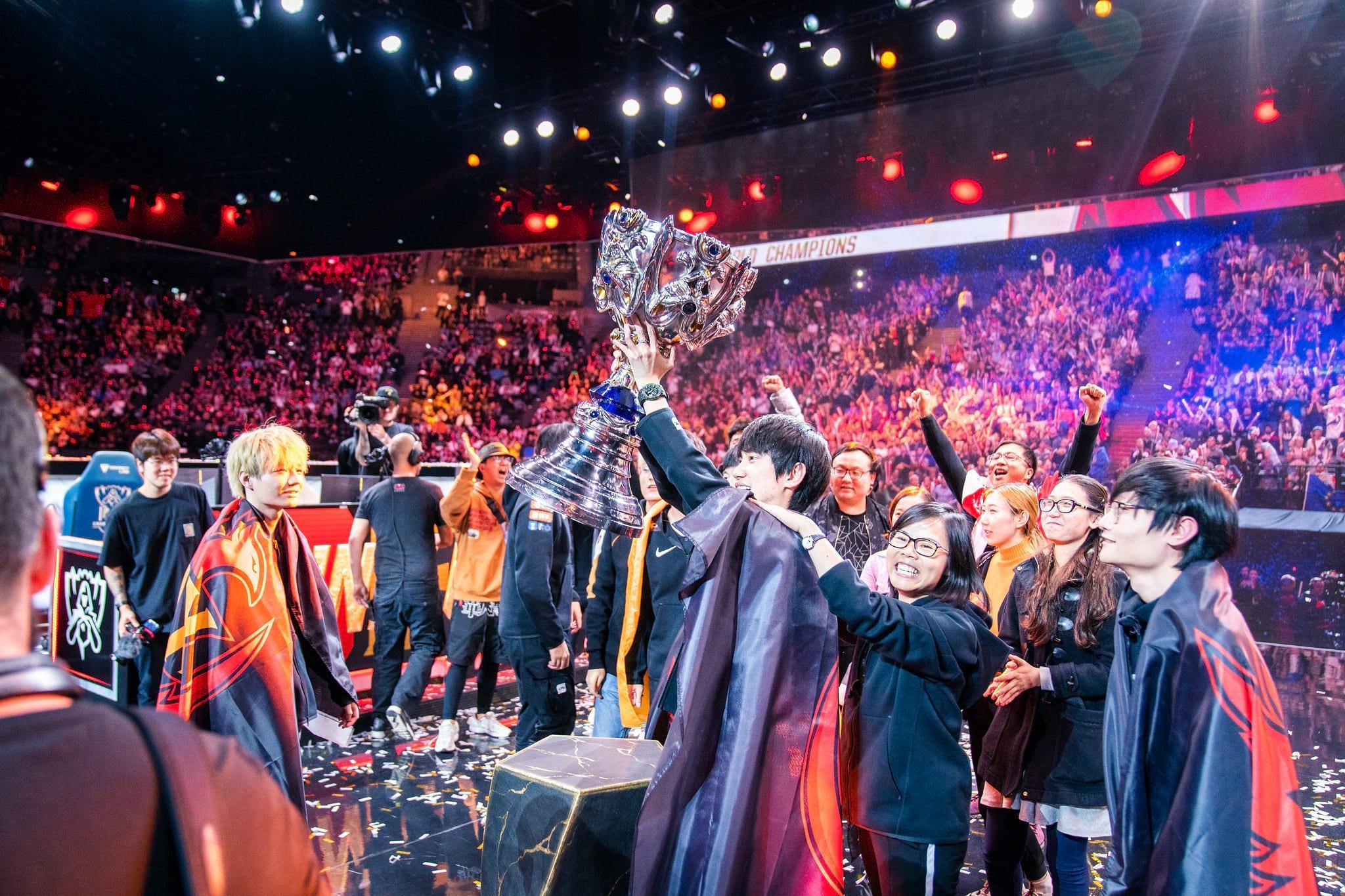 Riot responds to LoL fan outrage over Worlds tickets - Dexerto