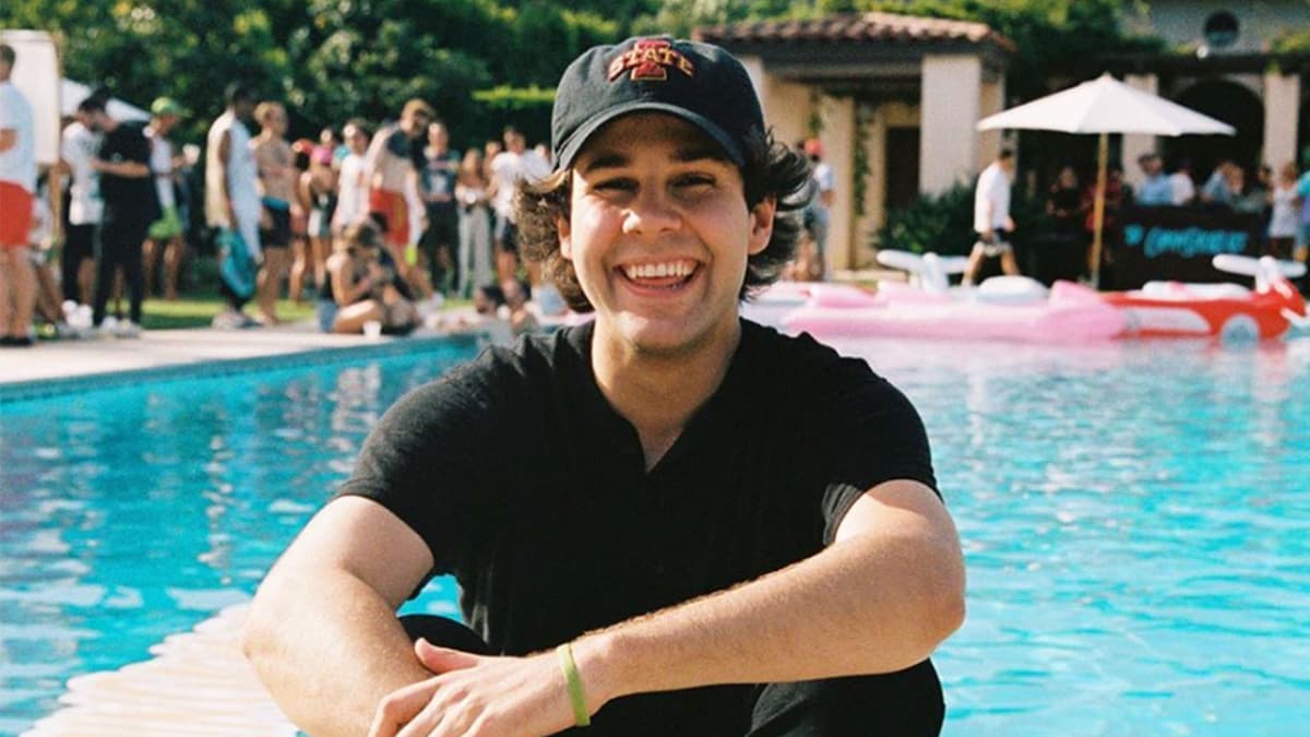 Instagram: @daviddobrik