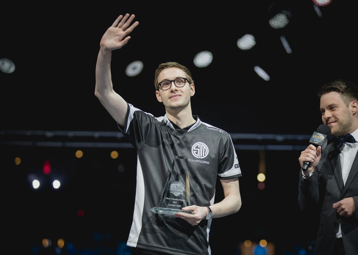 Bjergsen winning LCS MVP title 2017