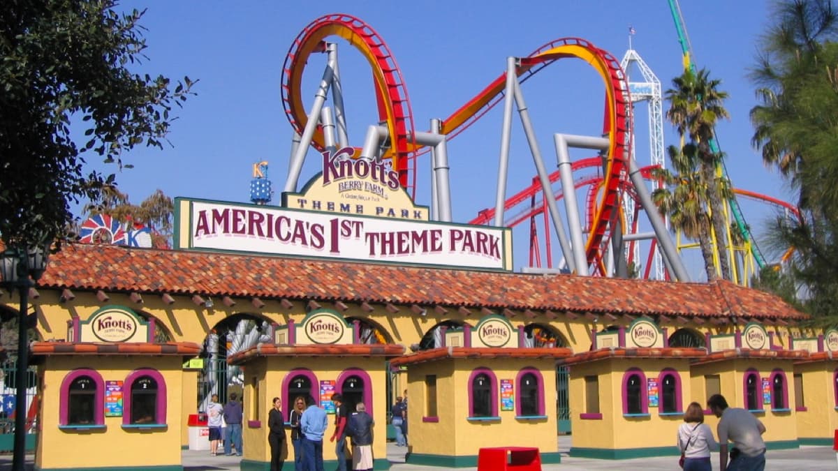 View of outside Knott's Berry Farm in California