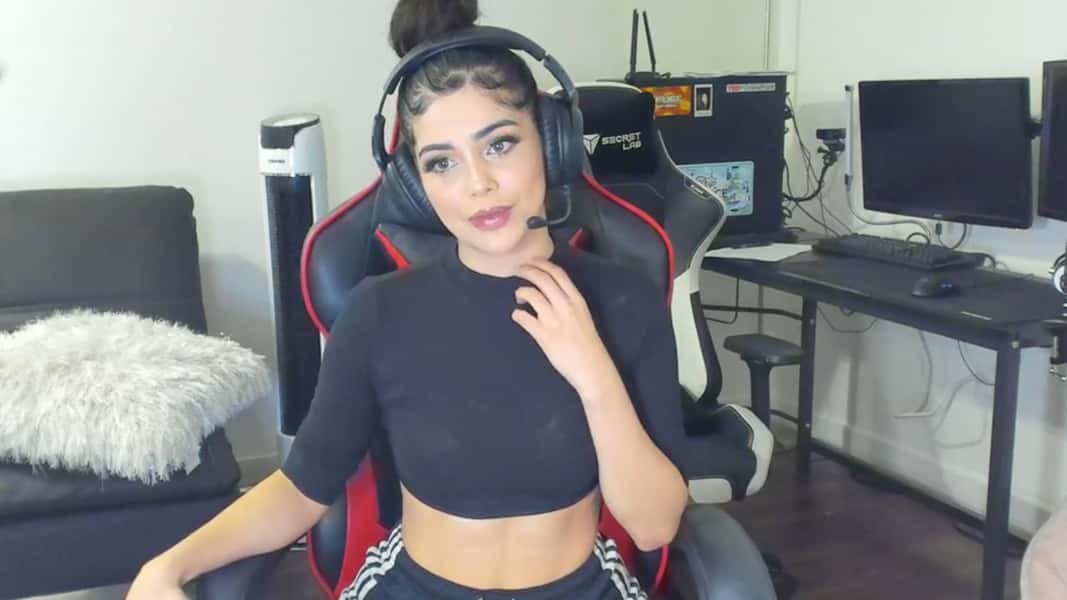 Twitch: PerlaBabe