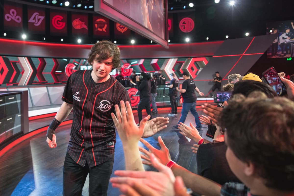 Meteos playing for 100 Thieves in the LCS in 2018