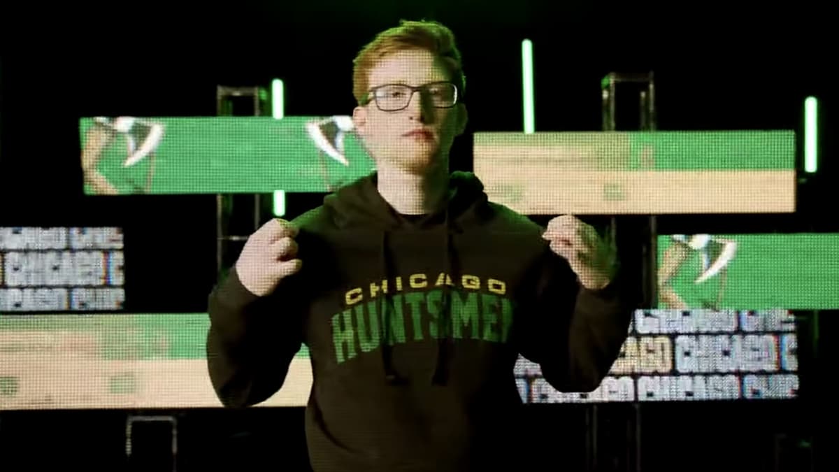 Scump in Chicago Hunstmen hoodie