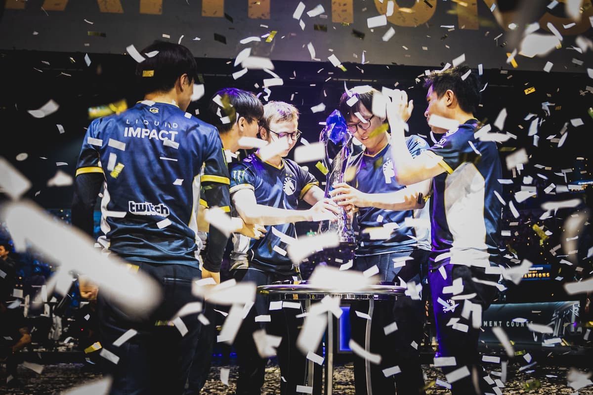 Team Liquid lifting Spring 2019 LCS trophy