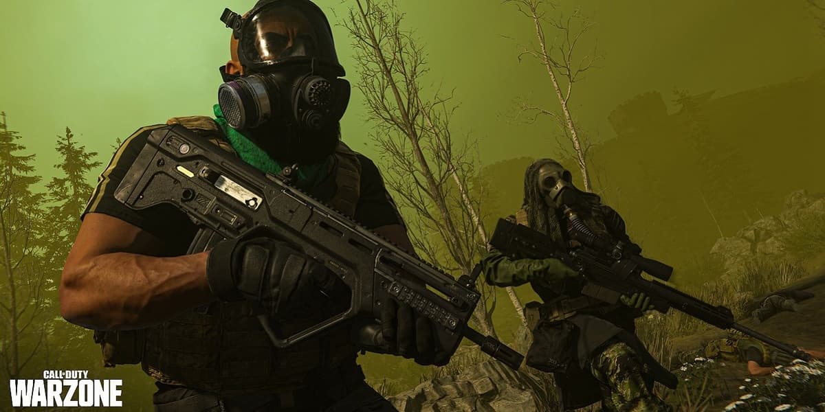 Player wearing a gas mask in Call of Duty: Warzone.