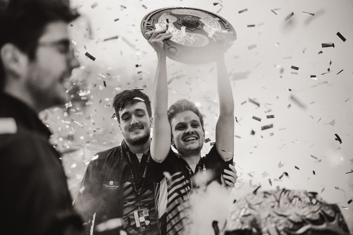 OG's JerAx lifts the Aegis after TI9 triumph