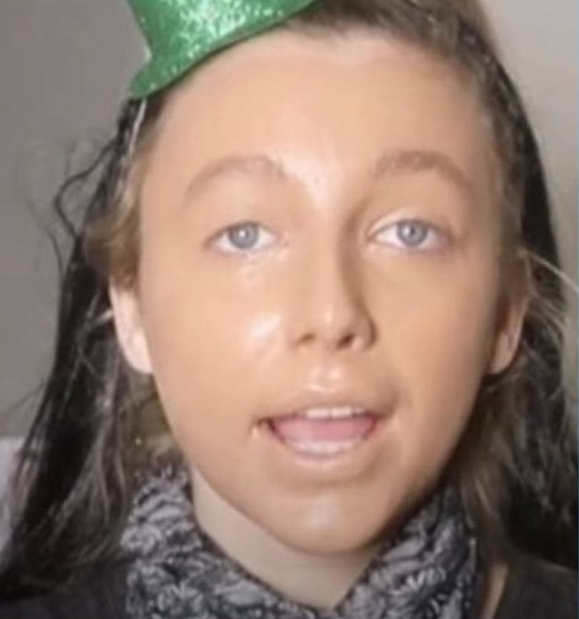 Emma Chamberlain dark foundation