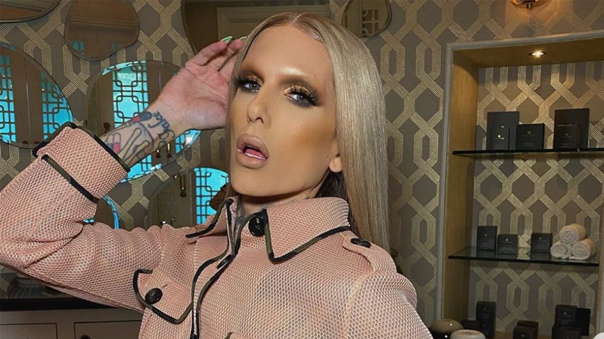 Jeffree Star poses on Instagram