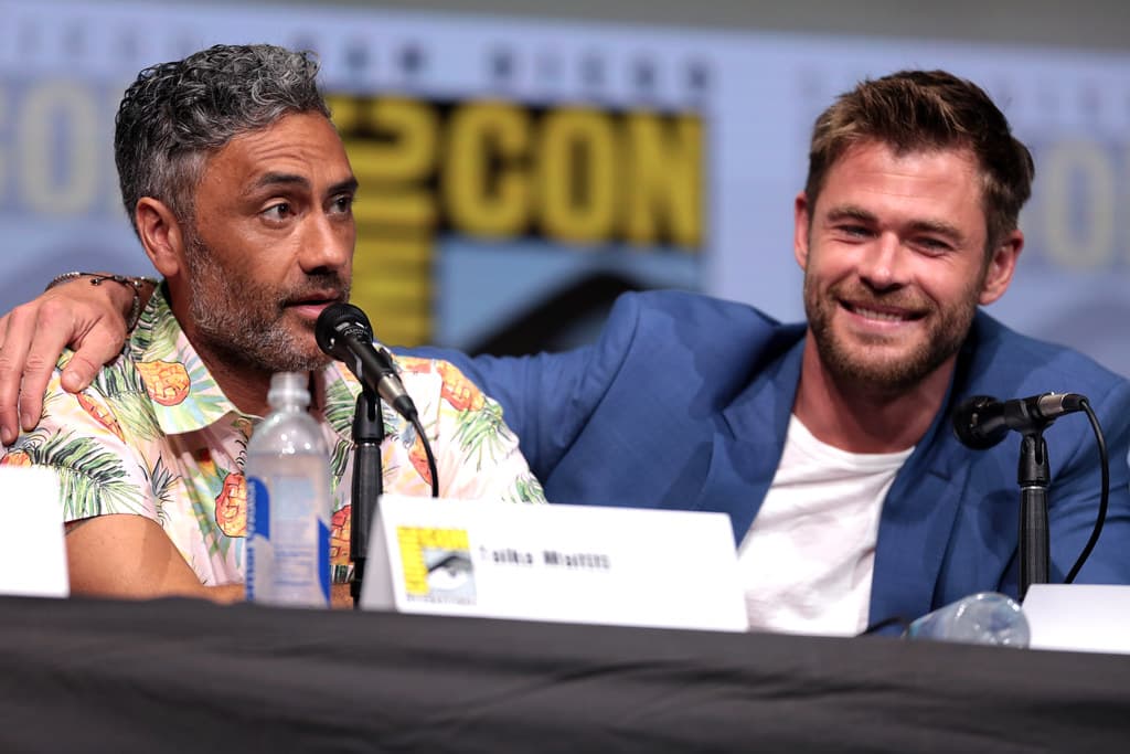 Taika Waititi and Chris Hemsworth