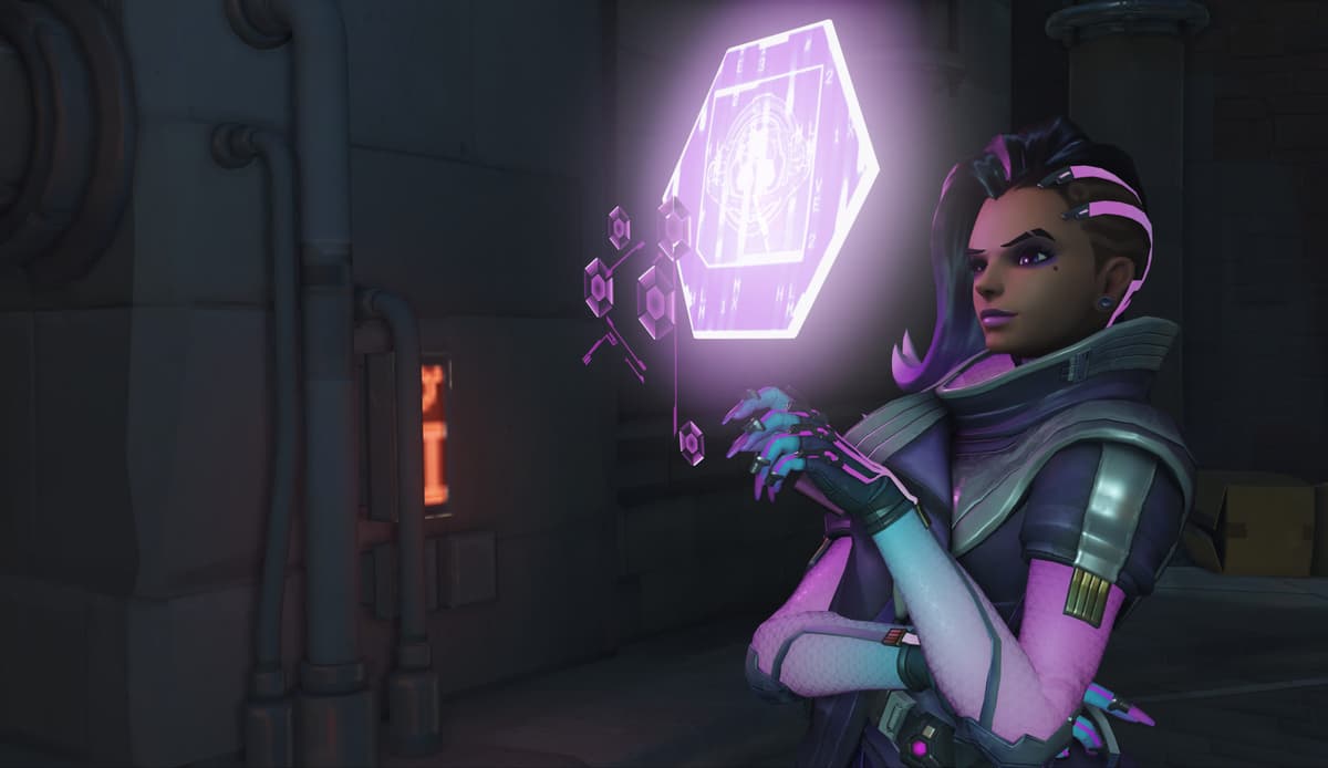 Sombra emotes on King's Row