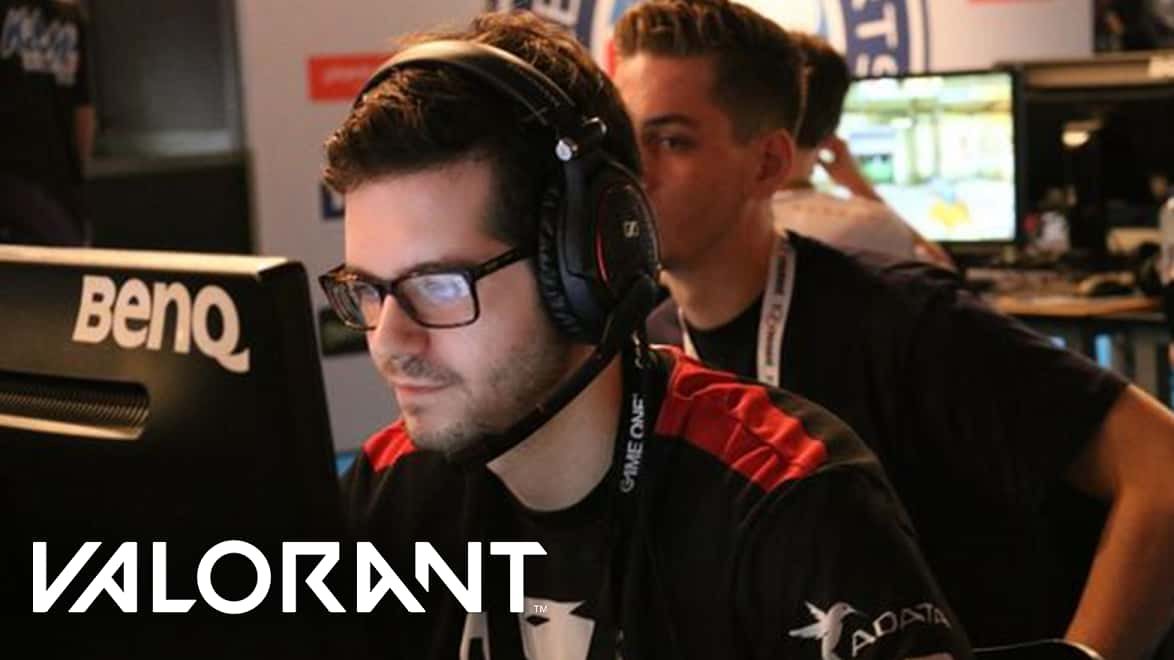 Valorant logo Dazed playing CS