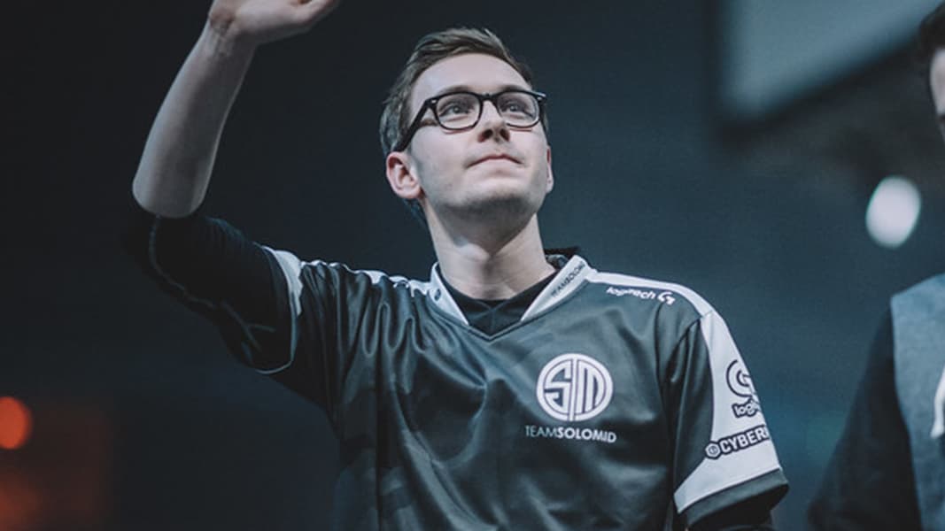 bjergsen in TSM jersey