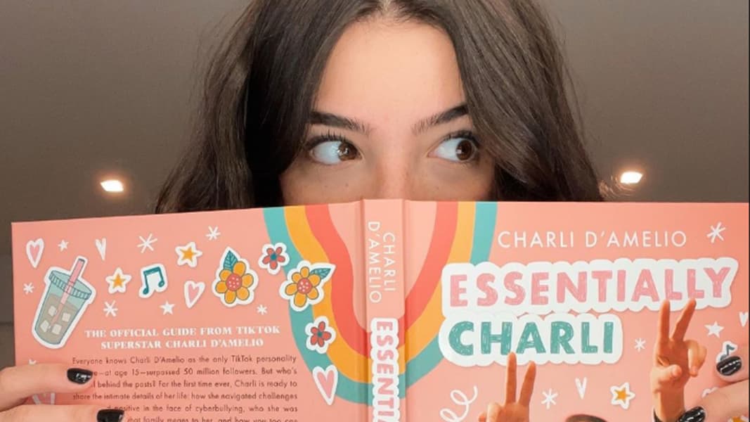 charli damelio holding her book