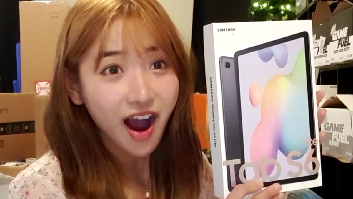 Twitch streamer Jinny showing the camera what a fan gifted her