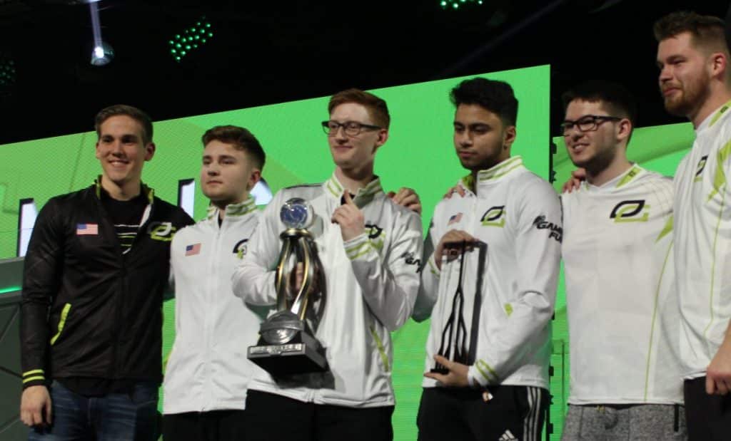 Scump raising a CoD trophy