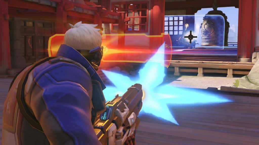 Soldier 76 attacks Hanamura