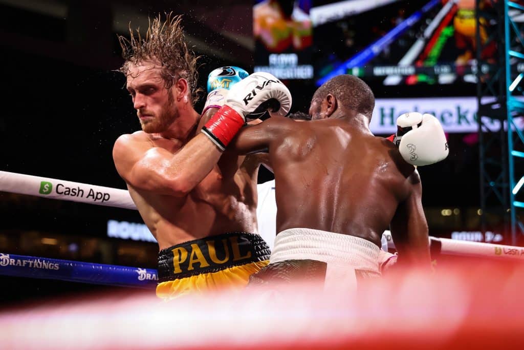 Mayweather lands direct shot on Logan Paul