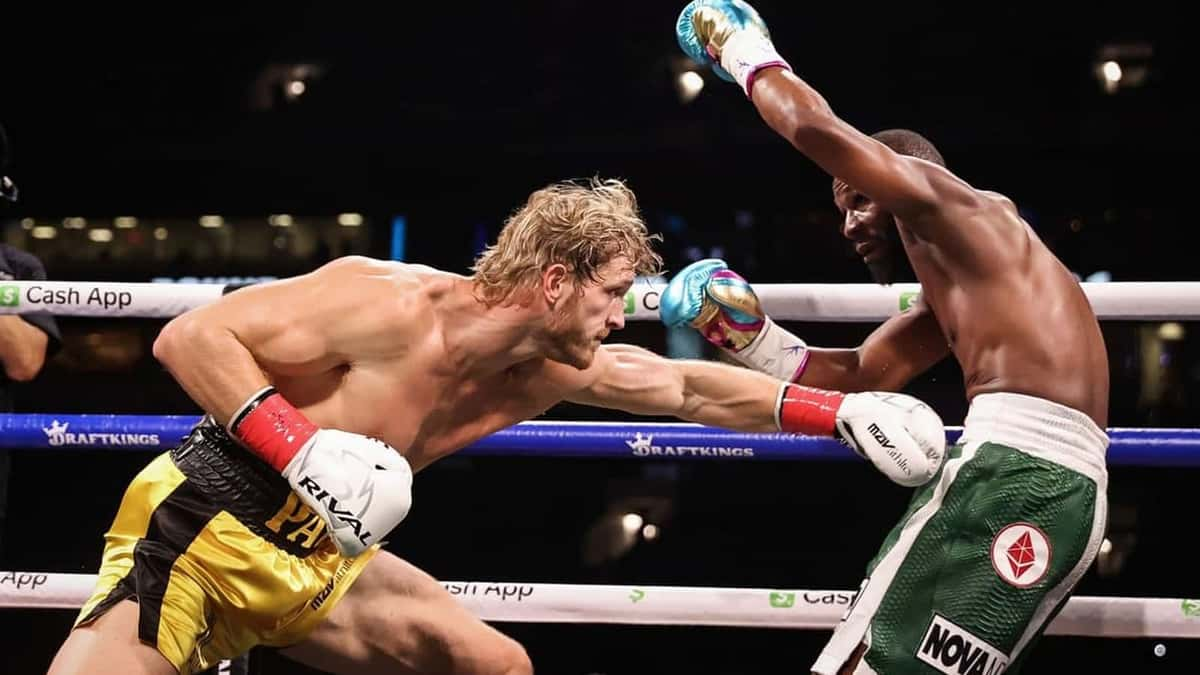 Logan Paul punches Floyd Mayweather