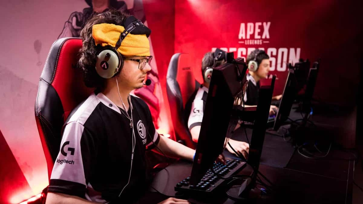 Albarlelie competing for TSM in Apex Legends