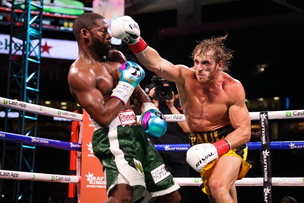 Floyd Mayweather vs Logan Paul