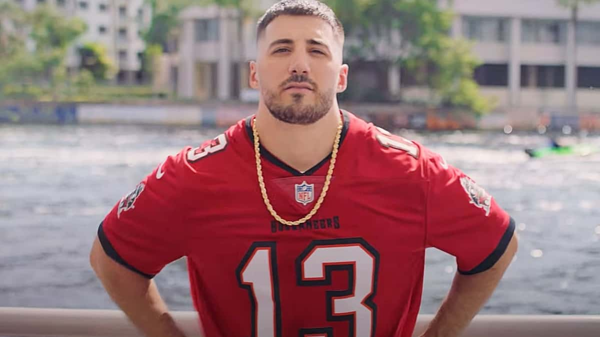 NICKMERCS in NFL advert