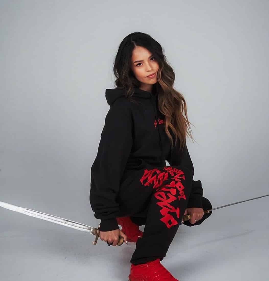 Valkyrae 100 Thieves modeling