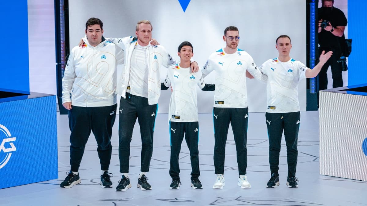 Cloud9 after winning a match at Worlds 2021