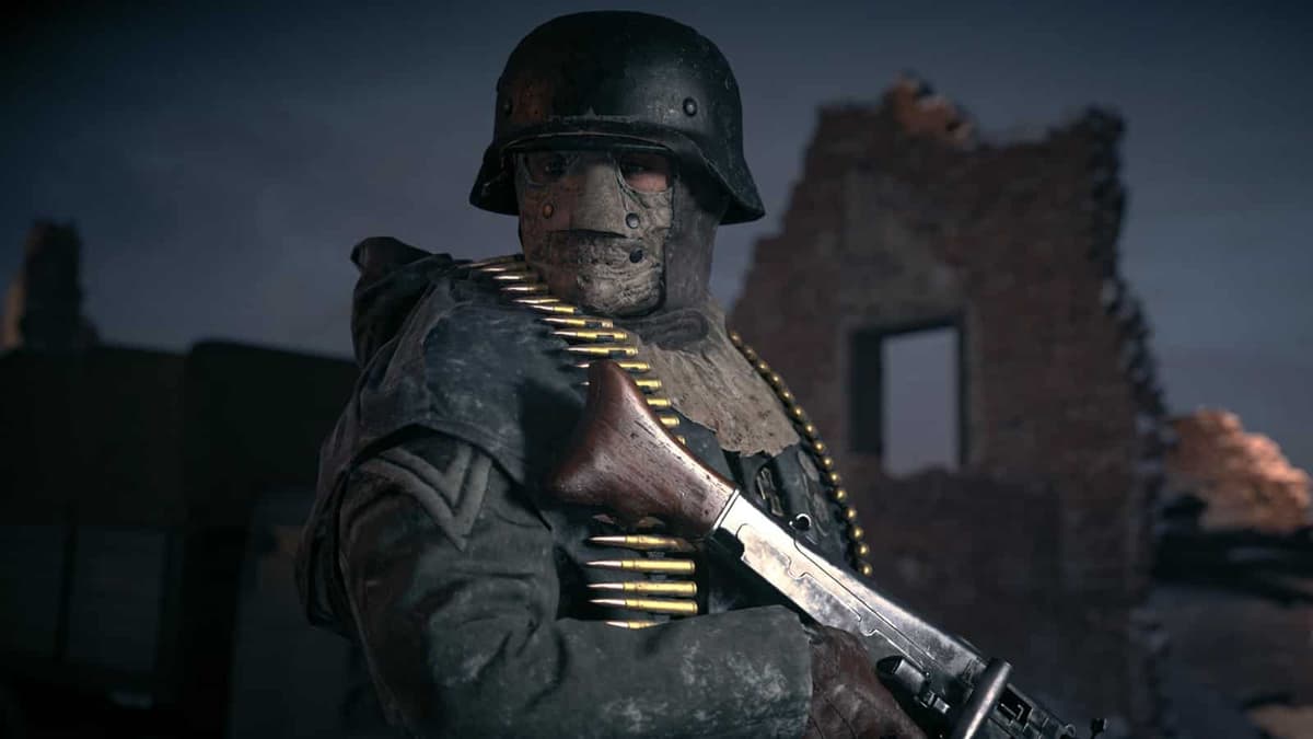 Vanguard solider holding LMG