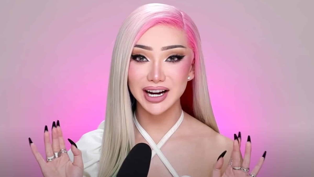 Nikita Dragun filming a YouTube video